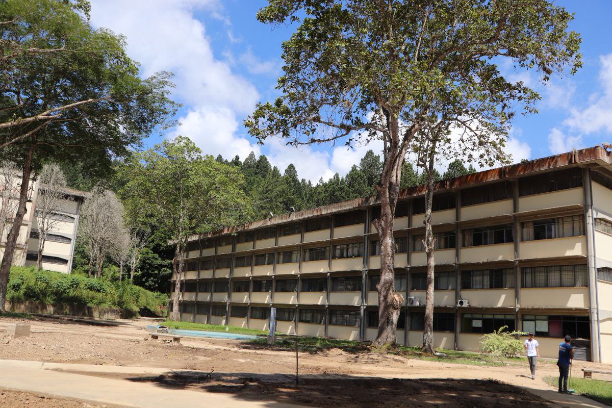 JacquelinePSUV's tweet photo. Las labores en el @campusb con #PlanUniversidadesBellas de @MVzlaBella, abarcan: 
✔️41 aulas recuperadas.
✔️ Laboratorios. Auditorio.
✔️Áreas verdes.
✔️Servicios de Agua potable, Gas, iluminación y otras. 
Con @NicolasMaduro tenemos Universidades bellas para el Pueblo!❤️🇻🇪
#20Sep https://t.co/dGLAUDRWJa