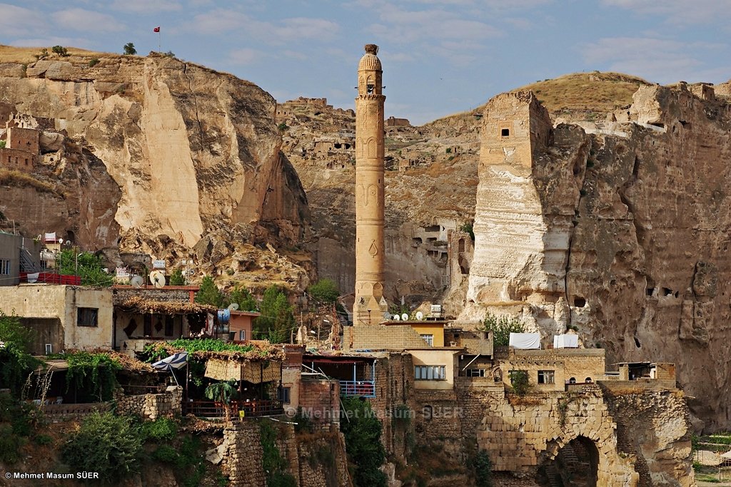 masumsuer's tweet photo. Hasankeyf, 2015. (The historical town of Hasankeyf remained under the water of the Ilısu dam at the beginning of 2020.) #Hasankeyf #Batman #historic #castle #rockcastle #landscape #Documentary #masumsuer #photo #photography #travel #dam #ilisu https://t.co/fpWDkafrm4