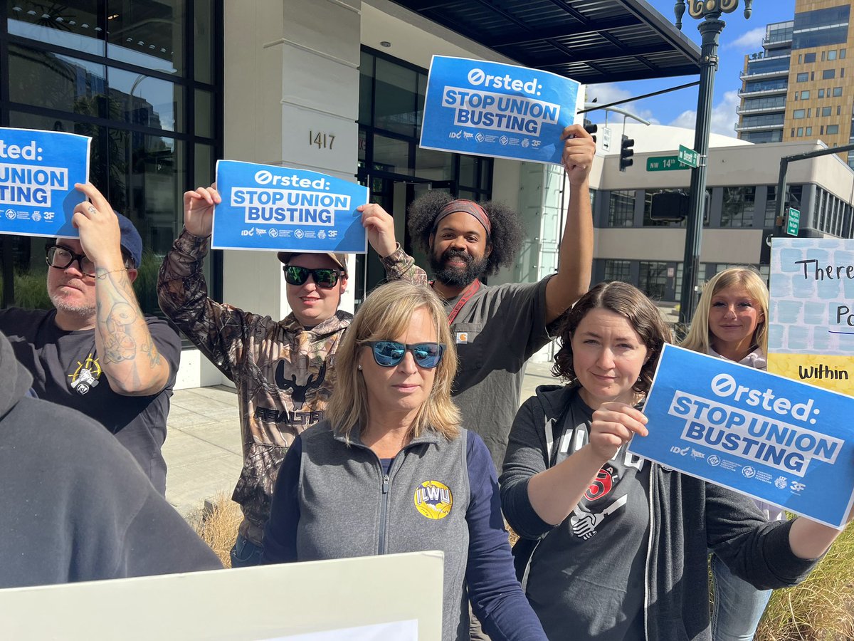 DispatcherIlwu's tweet photo. ✊🪧ØRSTED DAY OF ACTION: ILWU members in Portland sending a message to @Orsted: honor you commitment to @ILAUnion, respect workers and communities. 

@ITFglobalunion #OrstedStopUnionBusting https://t.co/ohiOm5lyEz
