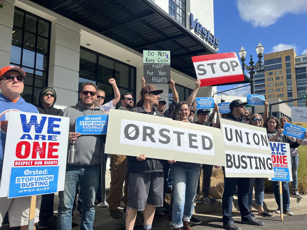DispatcherIlwu's tweet photo. ✊🪧ØRSTED DAY OF ACTION: ILWU members in Portland sending a message to @Orsted: honor you commitment to @ILAUnion, respect workers and communities. 

@ITFglobalunion #OrstedStopUnionBusting https://t.co/ohiOm5lyEz