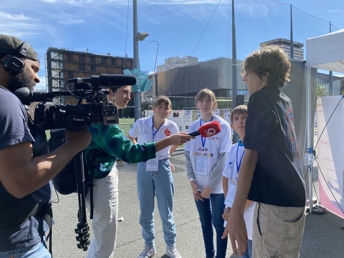 Nos jeunes reporters <a href="/aefeinfo/">AEFE</a>  et <a href="/unss/">UNSS_National</a> de <a href="/LfjmPrimaire/">LFJM Primaire</a> et @LFCGLondres interviewés par la journaliste <a href="/julia4denis/">Julia Denis</a>  de <a href="/Qofficiel/">Quotidien</a>  lors de la journée nationale du sport scolaire à paris. Un super moment d’échanges