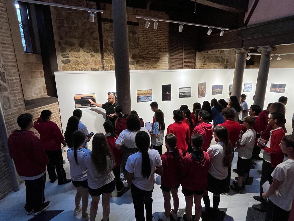 mmt_feye's tweet photo. Nuestros alumnos de 3º de Secundaria han visitado dos exposiciones📸🖼️

Da gusto ver a nuestros alumnos apreciar y disfrutar el Arte.🤗

#ColegioMedallaMilagrosaToledo #MedallaMilagrosa #MilagrosaToledo 
#colegiosFEyE https://t.co/9ivOIuvrRR