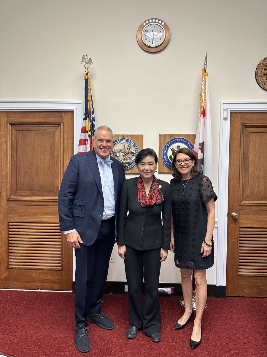 CMAdocs's tweet photo. CMA President Dr. Donaldo Hernandez had the chance to speak with @SpeakerPelosi, @RepJudyChu &amp; Rep. @DorisMatsui today about the need for Congress to adopt an annual #Medicare physician inflation update to address CA physician shortages and patient access to care issues. #HR2474 https://t.co/FbtOix8kwl