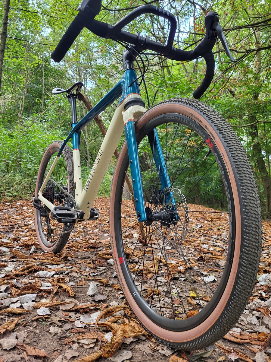 NorthRoadJane's tweet photo. It's been a busy few weeks & I haven't talked enough posting about my amazing bike overhaul!
➡️ #RideFarr aero gravel handlebars
➡️ #HiRide suspension forks
➡️ #Shimano GRX 820 12 speed groupset
➡️ #Schwalbe G-One tyres
➡️ Snazzy paint job by @JONBourne3
#gravelcycling #gravel https://t.co/d8LY2ad4gg