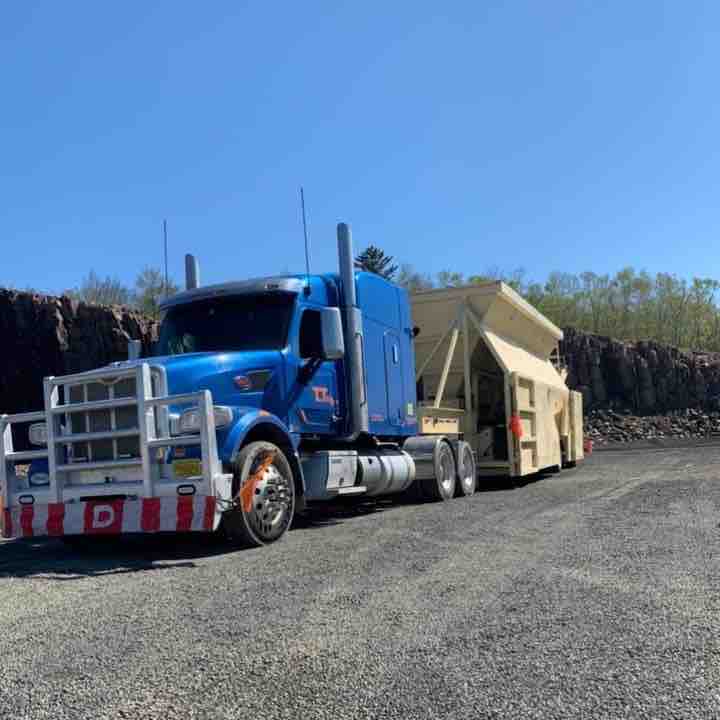 An oldie but a goodie on your Wednesday. Heavy hopper hauling from over 3 years ago! Hope your week is going great! #waybackwednesday #heavyhauling #totaltransportandrigging