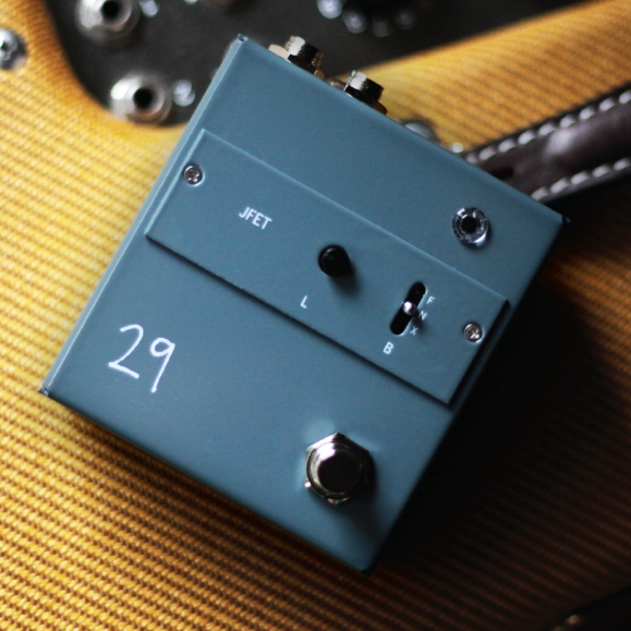 @29pedals is back with their latest device to make you sound.. better! This time with a JFET based boost, called.. JFET! Simple, yet dynamic and forever flexible 🤩

#29pedals #jfet #boost #transistor #thesoundparcel