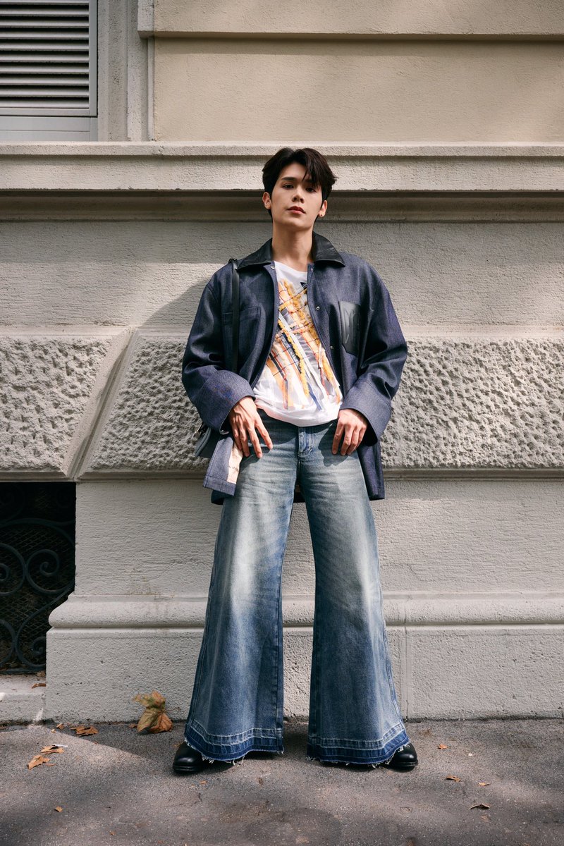 sojuboyslove's tweet image. FLAGRADO! Dessa vez, #Peatwasu é visto posando para a #MagicCube.