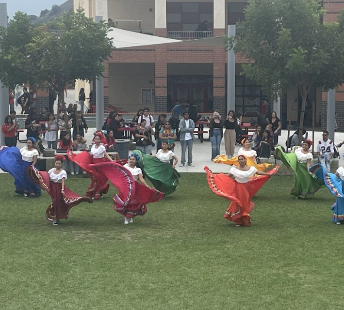 ICYMI: There was another outstanding Ballet Folklorico performance in The Bowl in celebration of Hispanic Heritage Month! 📷 fallbrookhs.org #FallbrookWarriors #FUHS #FHS #FallbrookHigh #Fallbrook #Warriors #FallbrookSchools #HighSchools #SouthernCalifornia #California