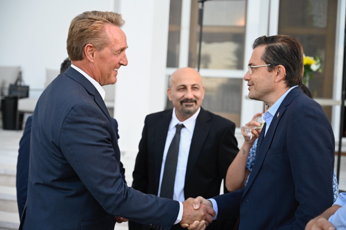 tumaf1's tweet photo. #ABD Ankara Büyükelçisi Jeffry L. Flake'in #Morca düdeninde gerçekleşen başarılı kurtarma operasyonunun ardından Amerikan Büyükelçiliği İkametgahı’nda düzenlediği resepsiyona federasyonumuzca katılım sağlanmıştır. @USEmbassyTurkey @AFADBaskanlik #tumaf https://t.co/9YMQZbclH3 https://t.co/YmT5NDqgLG
