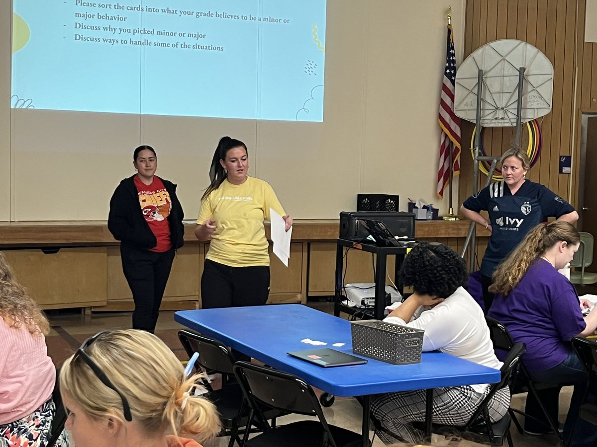 Thank you to Sgt. Augustine and the <a href="/KCKPS_FrWillard/">@KCKPS_FrancesWillard</a> Behavior Health Team for an engaging afternoon of learning <a href="/FWPrin_/">Principal Lawson ✨</a> @KCKPSPD