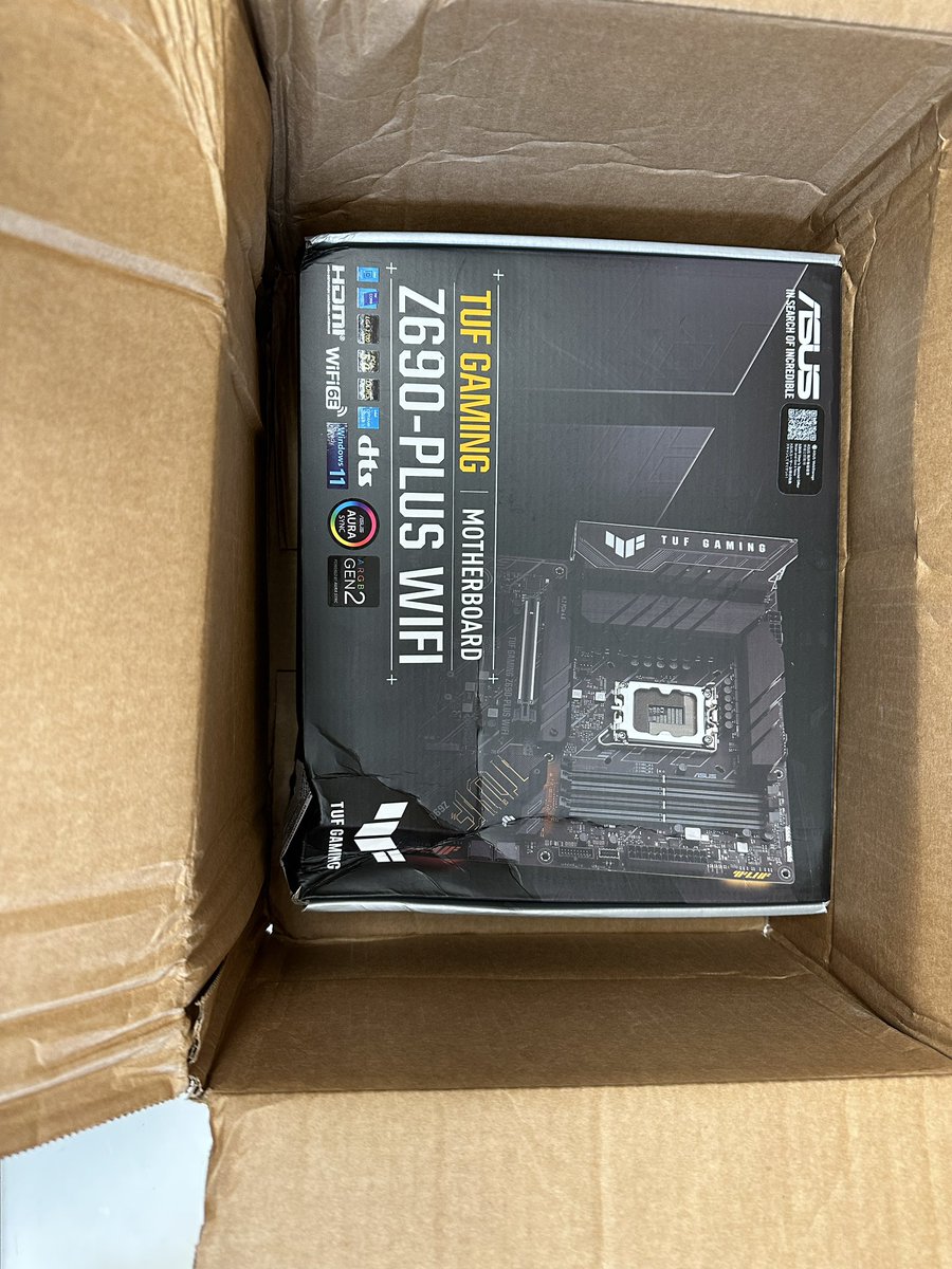 cph79's tweet photo. @Newegg @UPS Did you guys play dodge ball with my delivery? https://t.co/i30lyldnbZ