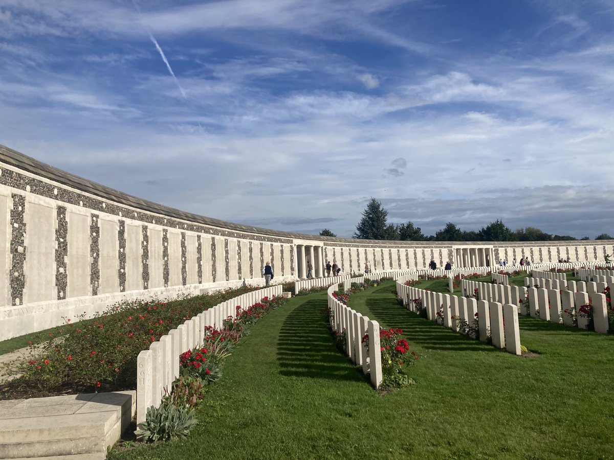 AisteMacaite's tweet photo. In Flanders Fields (Bayernwald, Tyne Cot Cemetery, Hill 60) with @EUDiploAcademy .
“It is time not to look back in anger but to look forward in hope”.
The global peace project is in progress. https://t.co/a0xZkFRS8S