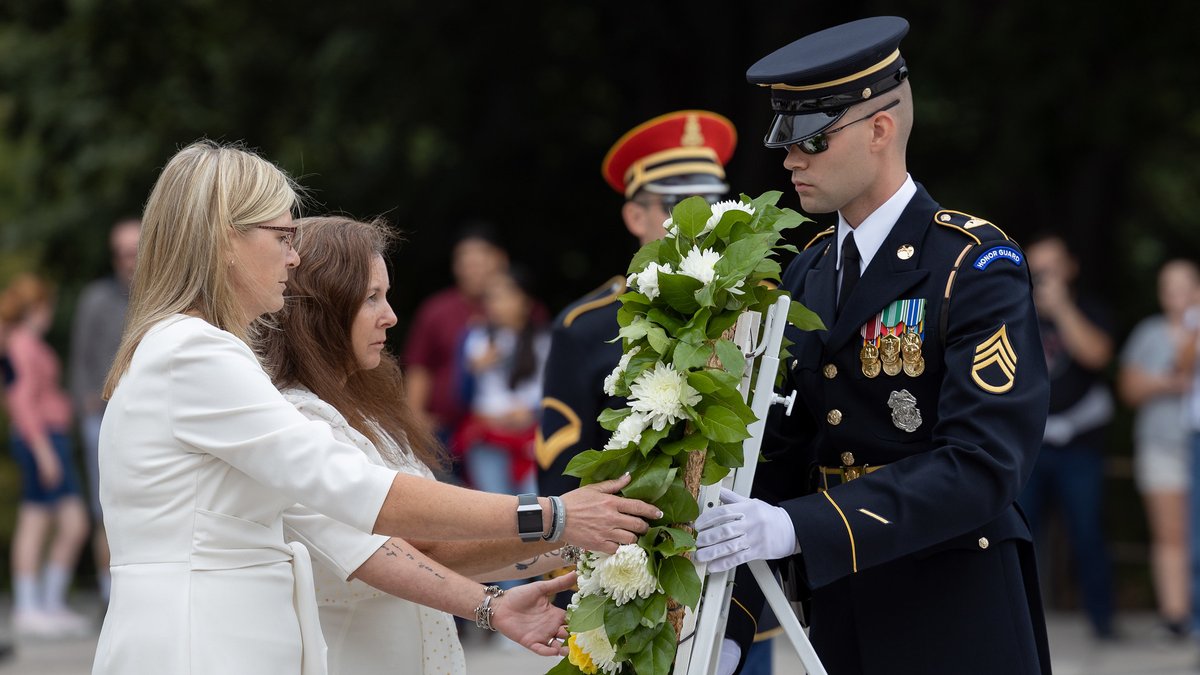 theusarmyband's tweet photo. Today, on Gold Star Mother's and Family's Day, we pause to pay tribute to the strength and sacrifice of those who have lost loved ones in service to our nation. Please join us in expressing gratitude for Gold Star families. https://t.co/bhCRWPc2oM
