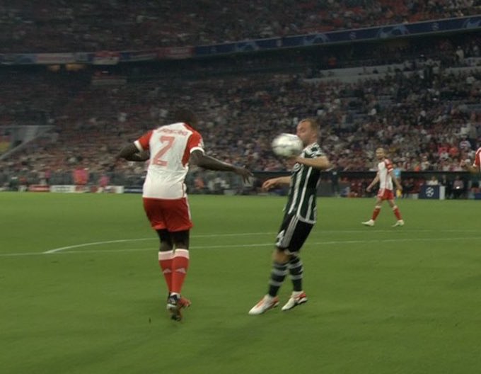 talkSPORT's tweet photo. Penalty                                   No penalty https://t.co/aGko1Ht0pR