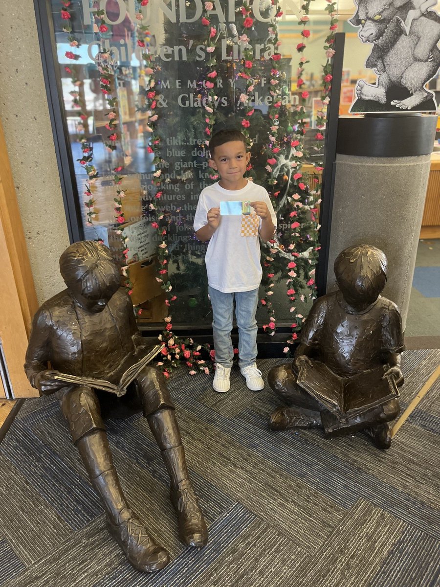 LauraPradoDuran's tweet photo. September is Library Card Sign-Up Month 💜
Thank you Mrs. Mariela for taking your son to the Beale Library to get his Library card 💜
#teambcsd #TeamHarris #harrishawks #BCSDReads #TeamBCSD #cultureofliteracy #Read 💜#LibraryCardSignUpMonth Kern County Library 💜 https://t.co/BwmFXlO0aW