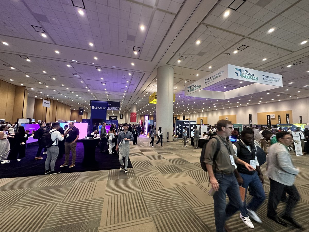 joinCollegiate's tweet photo. @OmairSAK @Cron @NotionHQ @shrutikmk @agrim_d 9/20

Tech Crunch day 1 &amp; 2 https://t.co/L0XPTuH9du