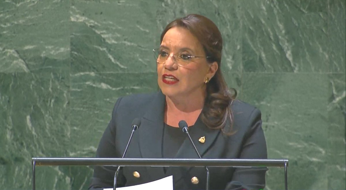 jpmasespanol's tweet photo. La presidenta de #Honduras, Xiomara Castro, condenó ante la #ONU el bloqueo contra #Cuba y #Venezuela impuesto por los Estados Unidos, a su vez, instó a "eliminar las medidas y sanciones injustas contra #Nicaragua". https://t.co/h1rc17ATsy