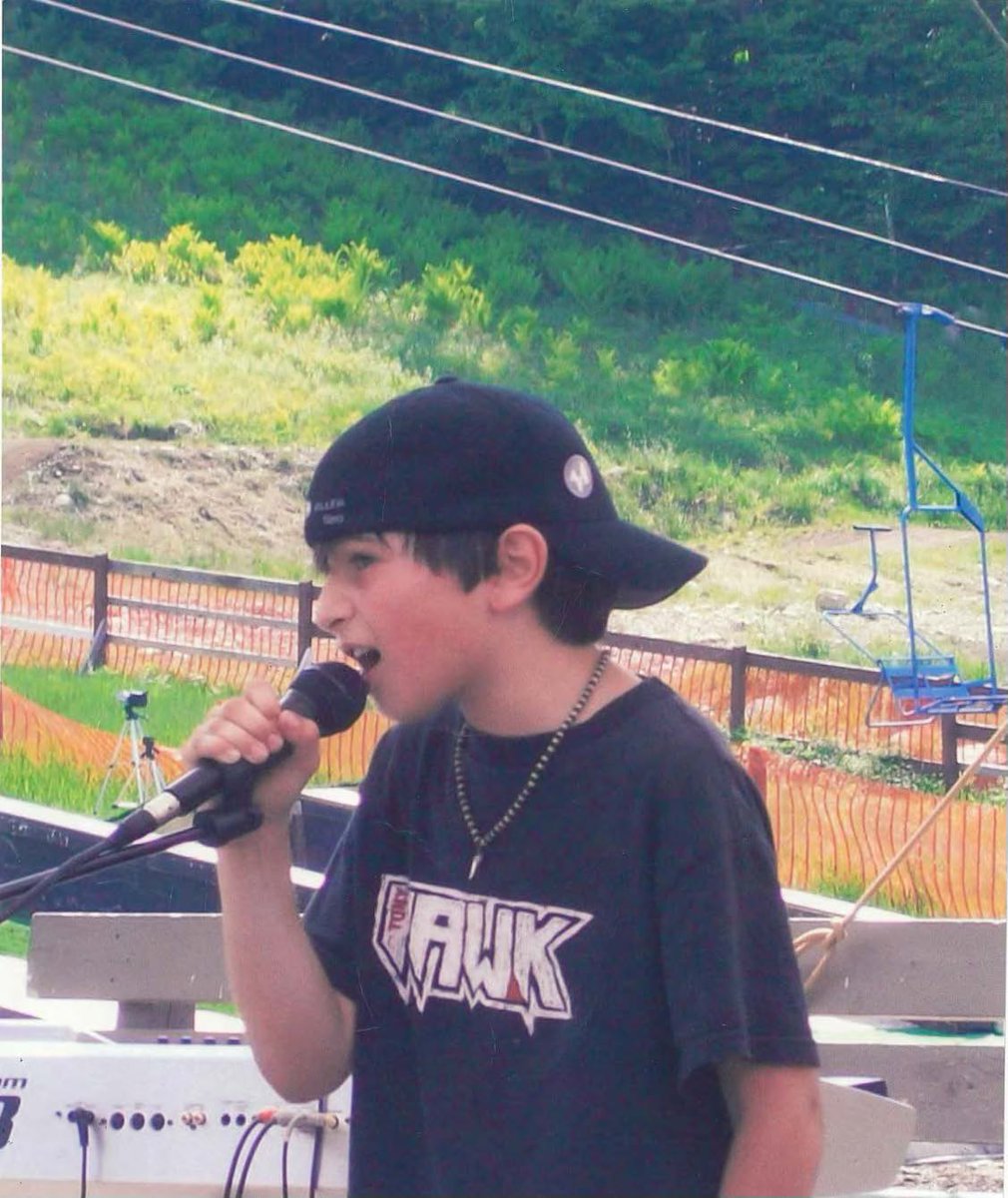 NoahKahan's tweet image. Somebody tell him he’s gonna do it, somebody tell him he’s gonna play the garden