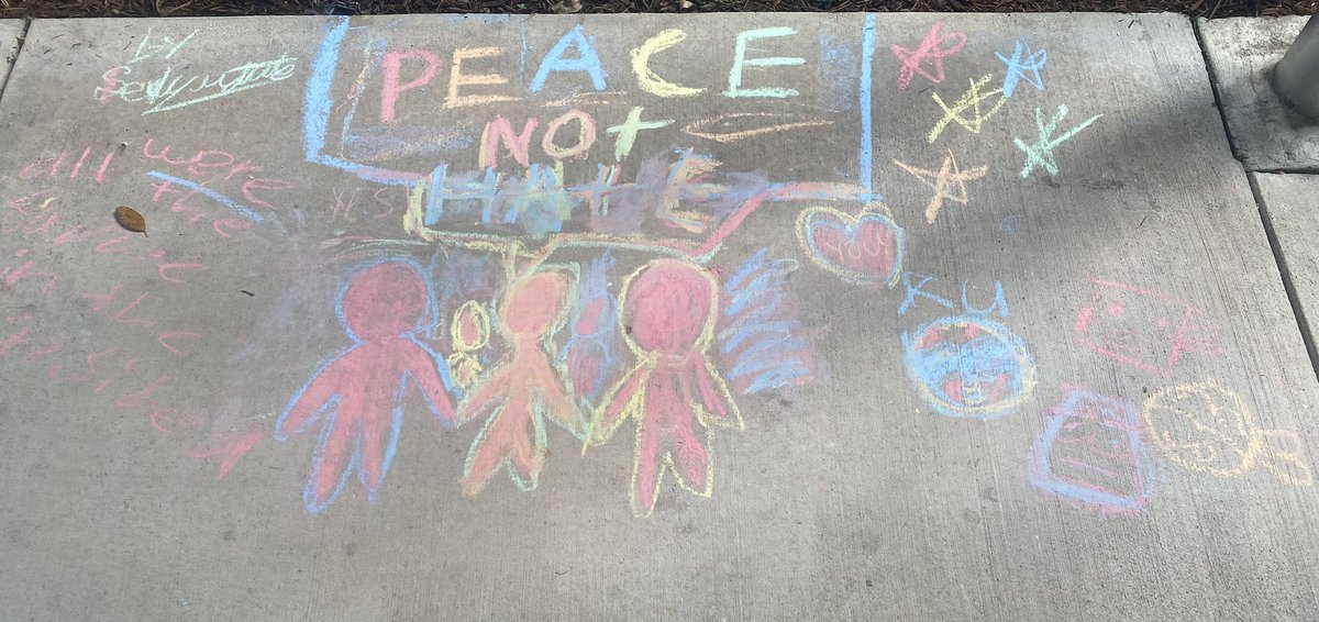 NewRenCavaliers's tweet photo. It’s peace week and our Cavaliers have been hard at work writing messages of peace on the sidewalk #chalk4peace https://t.co/JoYq3MsDIB