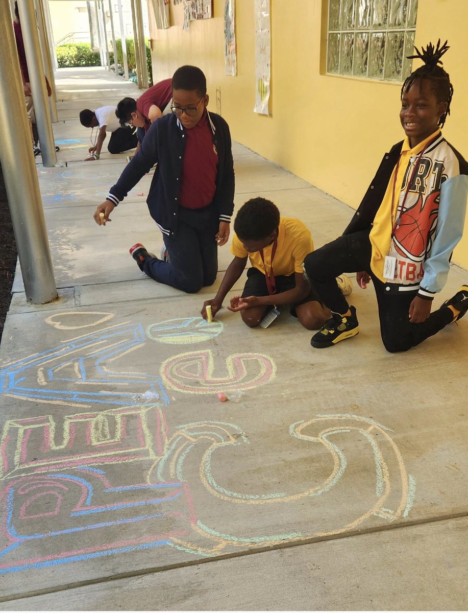 NewRenCavaliers's tweet photo. It’s peace week and our Cavaliers have been hard at work writing messages of peace on the sidewalk #chalk4peace https://t.co/JoYq3MsDIB