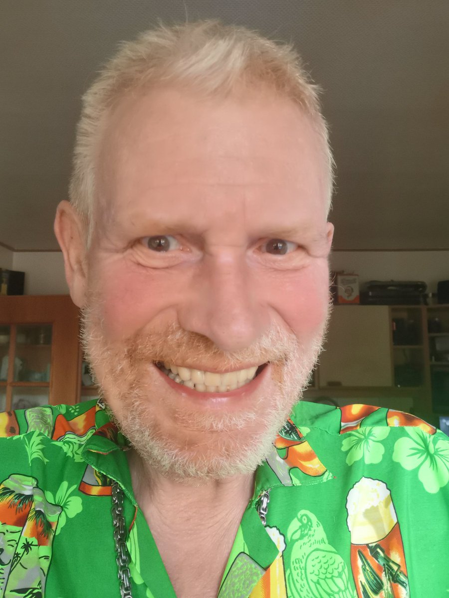 JoeGalaxy5's tweet photo. Had let cutting my hair after more than 37 month of CORONA...
WHAT you mean?
Marrying of my yongest daughter - in love with her ... https://t.co/yLDNEIoPmx