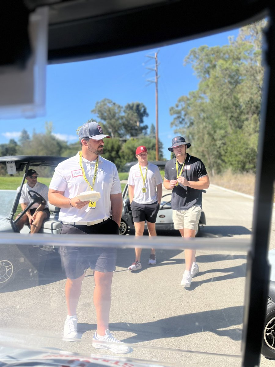 BeauNelsonQB's tweet photo. Great time last weekend helping the Ronald McDonald House with @matthewmerritt_ and @patcaughey1 

Thank you @Lifetime_Card for the opportunity! https://t.co/FTcVmZ2THv