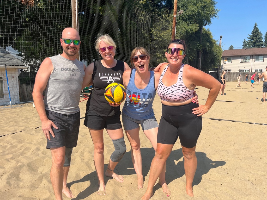Underdog_PDX's tweet photo. We hope you all had a FUN time at our final Sand Volleyball Tournament of the year! 🌞

We can't wait to see you all Indoors for Late Fall Volleyball starting SOON: https://t.co/mPqRxWGESp

#MoreFriendsMoreFun #UnderdogPortland https://t.co/avSkcKcpXH