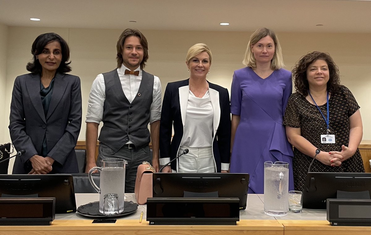 1/🧵 #UNGA78 #PPRHLM Multistakeholder panel on equity through governance chaired by: 
🇦🇷 @carlavizzotti & 🇪🇪 Riina Sikkut
with pannelists @KolindaGK, @andersen_inger, @SuneetaReddy4