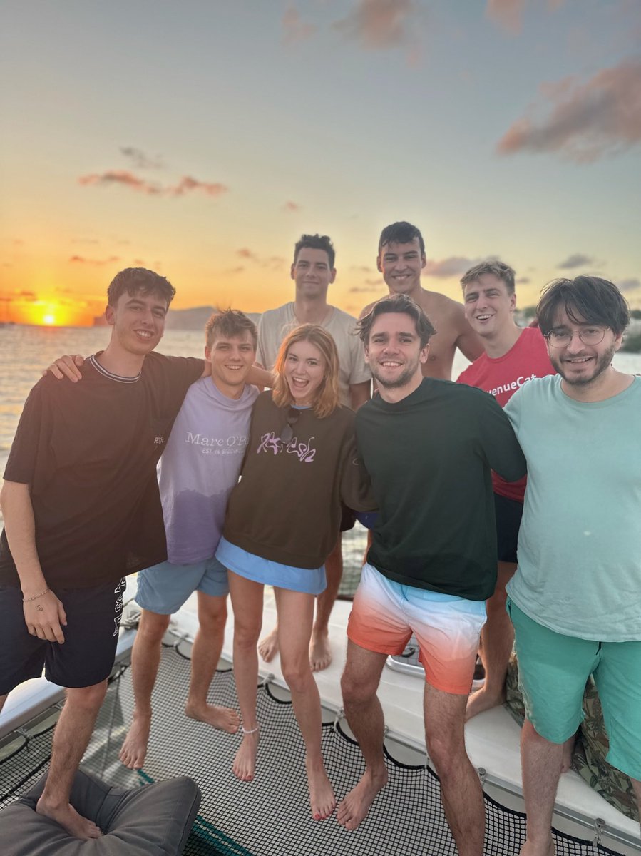 Hello from team Margelo - just chilling on a catamaran in Spain! 👋🇪🇸⛵️