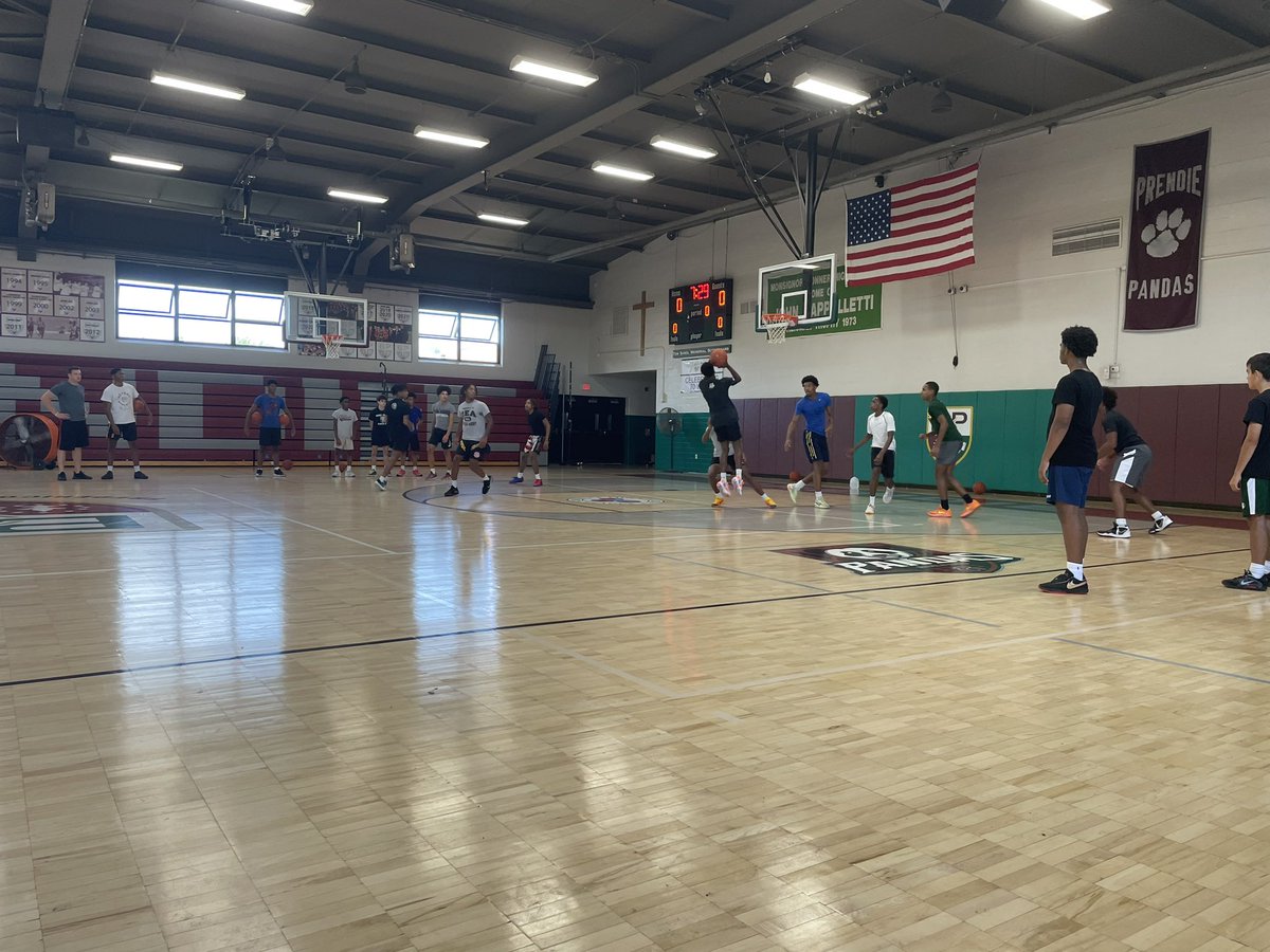 EliteHSscouting's tweet photo. An experienced group of seniors leads the way at @bpfriarshoops, headlined by D1 ‘24 prospects Deuce Ketner, Kevin Rucker. ‘24s Kyree Womack, Reggie Selden add a fire-and-ice backcourt dynamic. Integration of ‘25 guard Devon Nelson, precocious ‘27 scorer Korey Francis will be key https://t.co/vQON4SCqg4