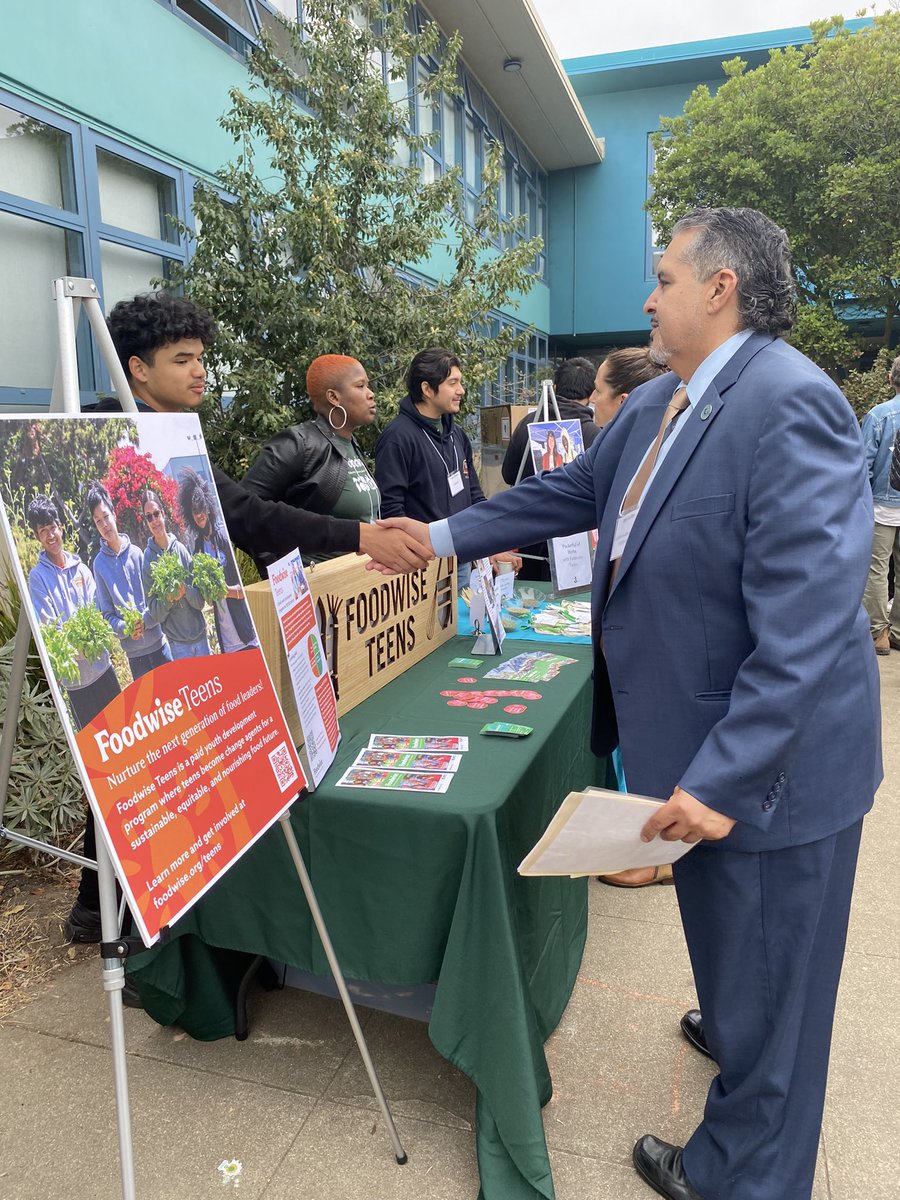 As smoke from wildfires🔥 looms, we are reminded of the urgency to combat climate 🌎change. This week @CADeptEd is partnering w/ @usedgov @EDGreenRibbon to highlight sustainability practices like green schoolyards, infrastructure upgrades & waste diversion. #GreenStridesTour