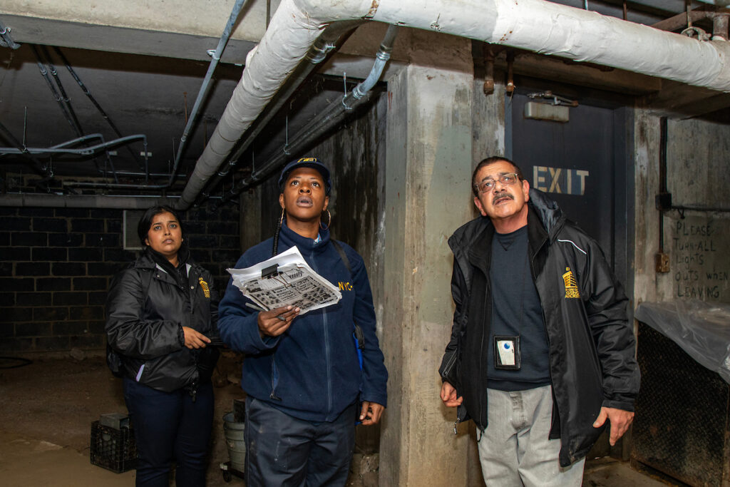 NYCHA's tweet image. Meet the #EHS Employee Safety Oversight Unit (ESOU). This team monitors @NYCHA's compliance with regulations and standards governing employee safety. #ESOU also investigates reports of unsafe conditions at workplaces. nychanow.nyc/meet-the-ehs-e…