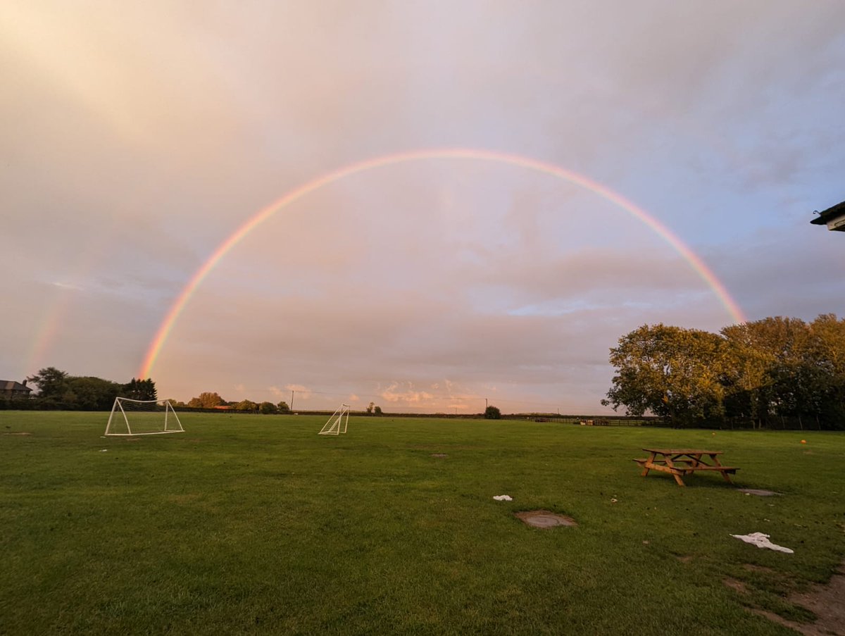 Wheatfields_'s tweet image. And the day ended with a beautiful rainbow
