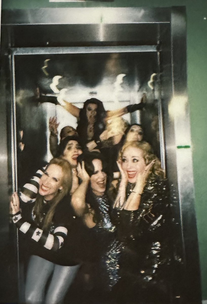 Anneke v Giersbergen tweet media