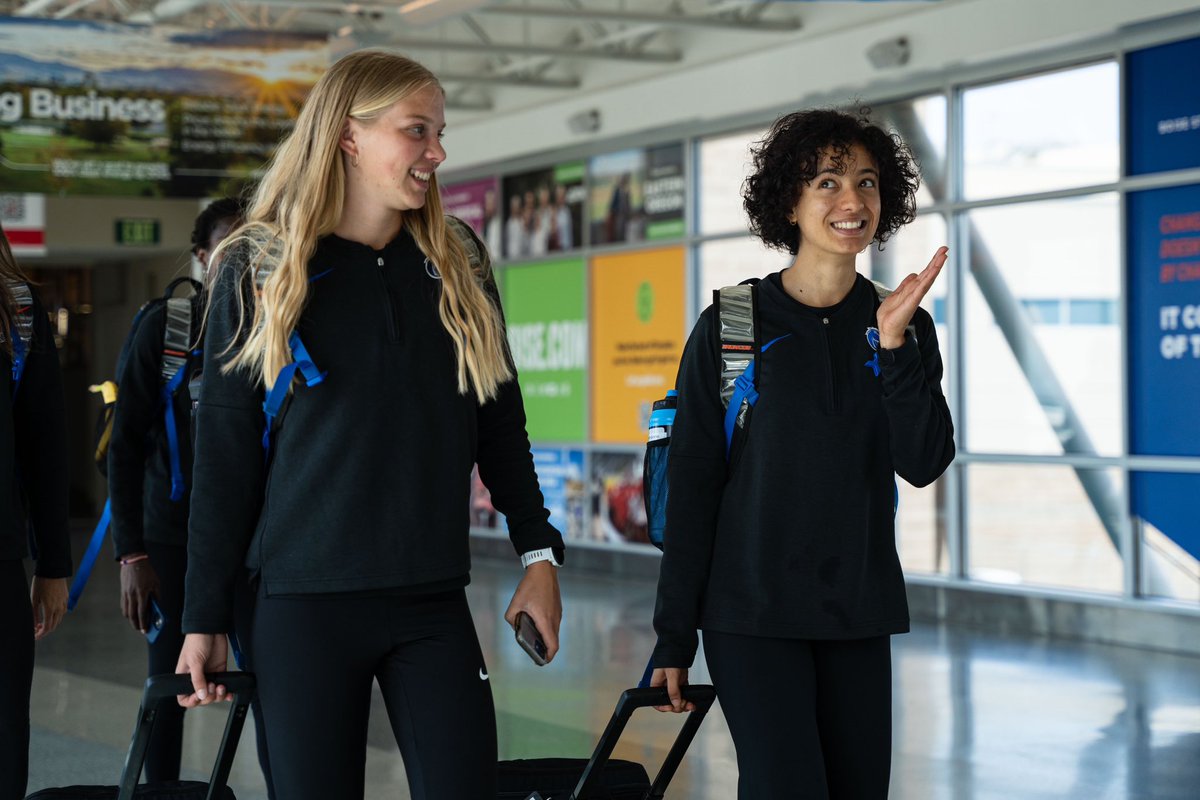 NCAATrackField's tweet photo. Wheels up 👀

#NCAAXC x 📸 @BroncoSportXCTF 
https://t.co/ptTPvAwfjK