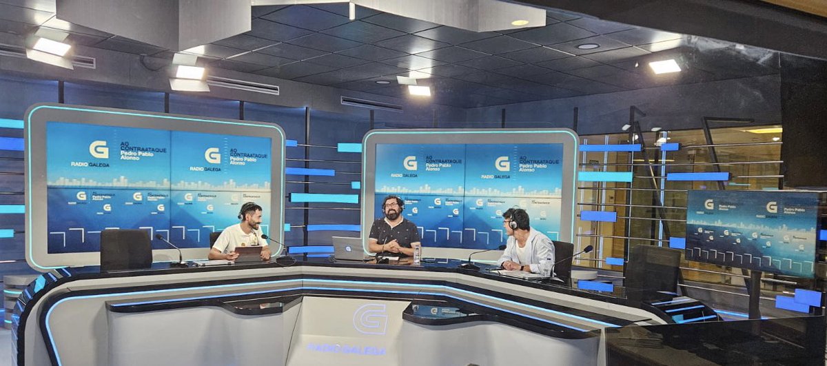 xaviinho110's tweet photo. 1 ano entre foto e foto. Marcho sendo só un pouco máis profesional, pero sendo moito máis feliz. 

Grazas por todo, e intentade non botarme moito de menos @aocontraataque, polo menos non tanto como eu a vós. https://t.co/6ta9CdSnaI