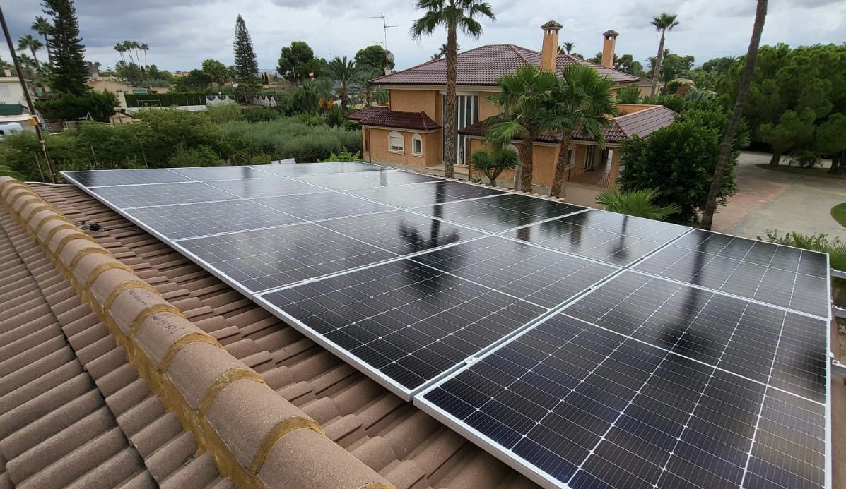 🏡 La bonificación del IBI 💸 es uno de los mejores impulsos 🚀 a la energía solar ☀️

¿Y tú, la has solicitado? 

📲 CovesEnergy.com

#EnergíaSolar #Autoconsumo #IBI #Ayudas #Energía #PlacasSolares