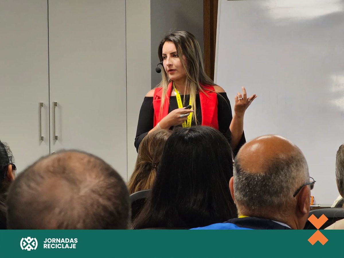 sltcaucho's tweet photo. 🎙 Continúan las presentaciones en #JornadasReciclaje 😉

👉 Ahora es el turno de Grace Collantes desarrollando "Corporación ecuatoriana para la responsabilidad extendida del productor: CEREP, primer sistema de sistemas en el Ecuador" 🧐 https://t.co/CUhiCkHaai
