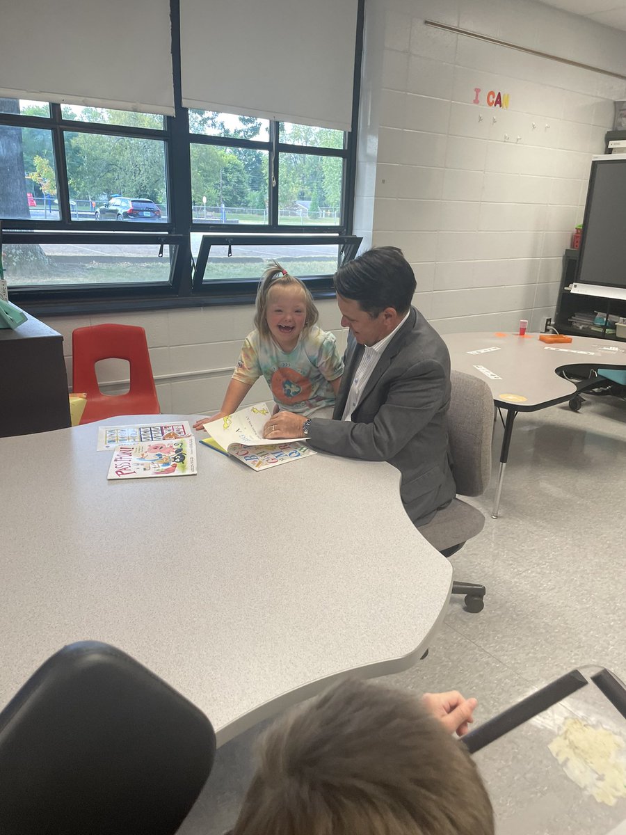 SHowardJCPS's tweet image. Thank you @JCPSSuper for visiting @tullyelemjcps Mrs. Colston @JCPS_ECE
What a special visitor & appreciation is so felt