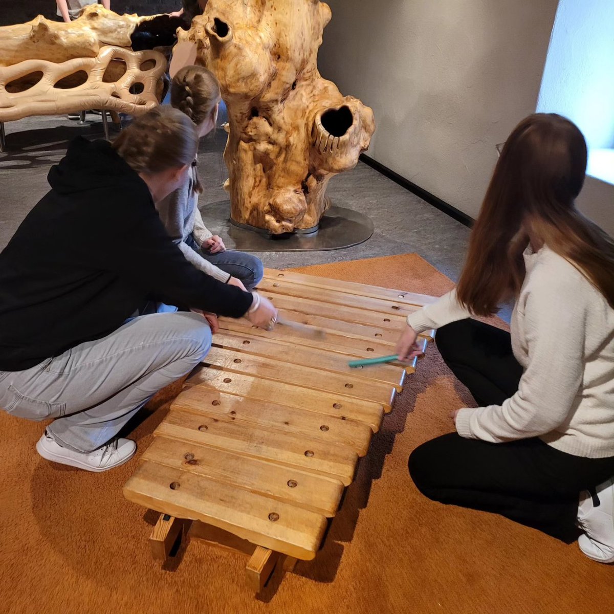 #scenkonstmuseet med våra årskurs 9 idag,  vilken pärla till museum! Fantastisk guidning och #drama workshop🎭🎶🙌 #ideburenskola #mimer #freinetskola #mästarårsprojekt