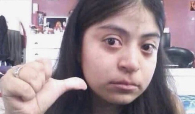 iba caminando y pasaban pibes uno atras del otro con FLORES😔😔💔💔💔💔