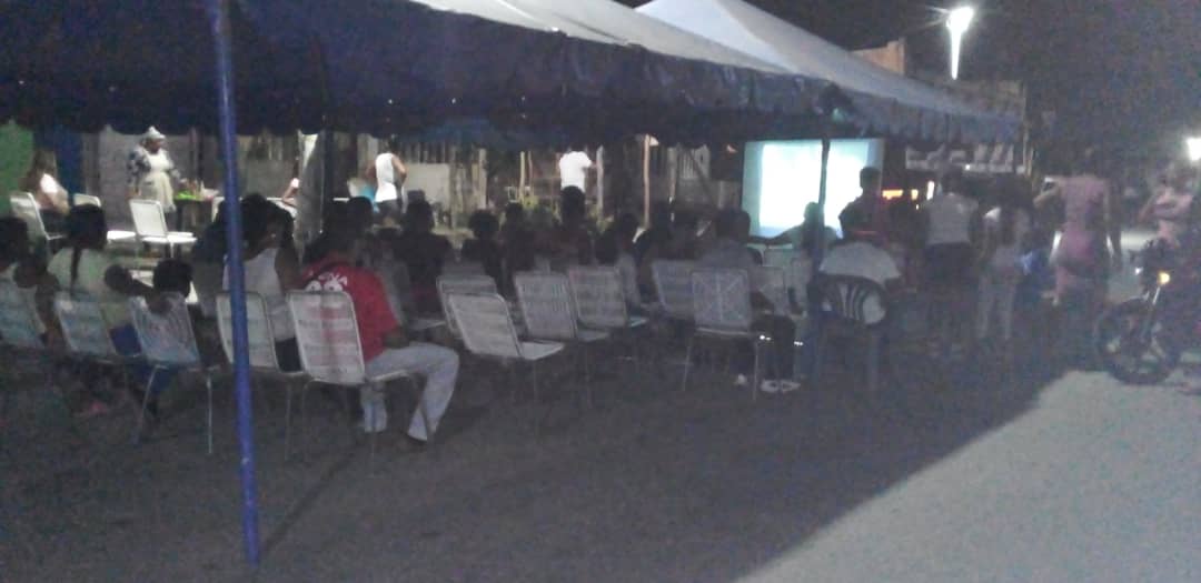 #PrimariasNoHay A casa llena transmisión en vivo @Conelmazodando en el sector  #PalmaSola Juan José Mora, #Carabobo Todo nuestro respaldo a nuestro presidente <a href="/NicolasMaduro/">Nicolás Maduro</a>