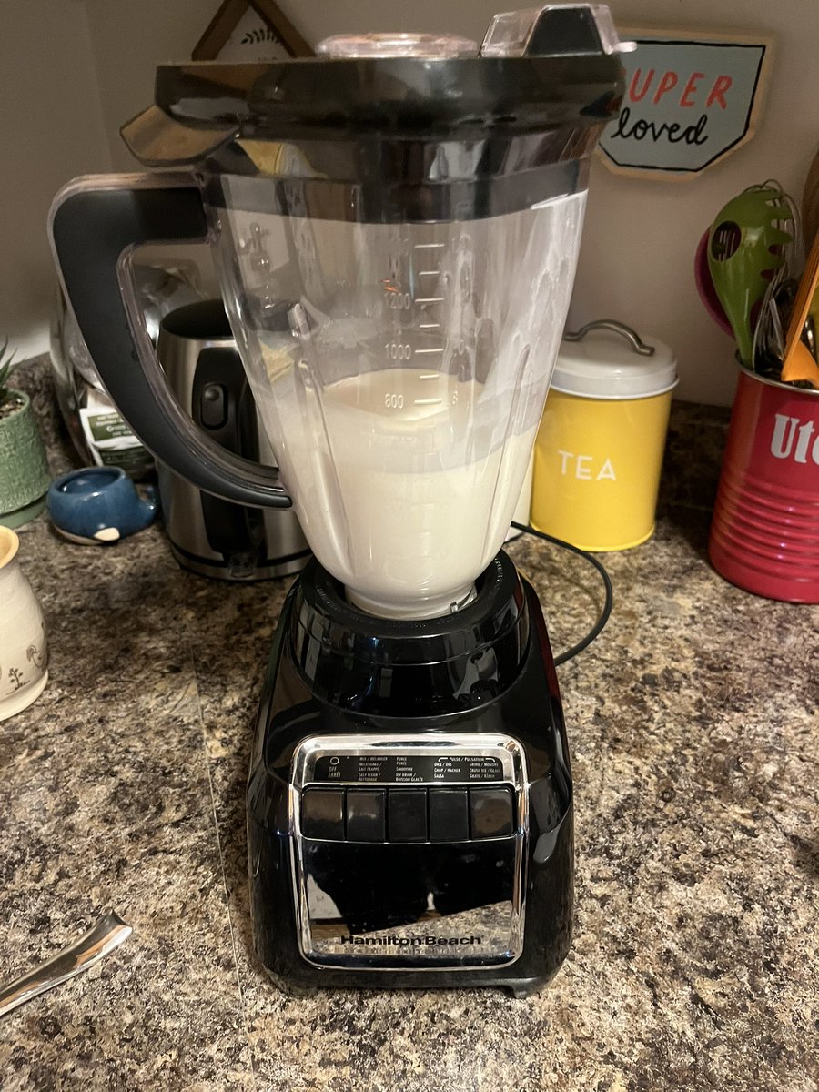 dawn_kimmy_nl's tweet photo. Nothing like an expiration date approaching to get your move on to make ice cream 🍨 & butter 🧈
#madeathome https://t.co/2SuKgmKDon
