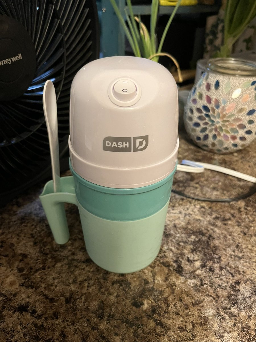 dawn_kimmy_nl's tweet photo. Nothing like an expiration date approaching to get your move on to make ice cream 🍨 & butter 🧈
#madeathome https://t.co/2SuKgmKDon