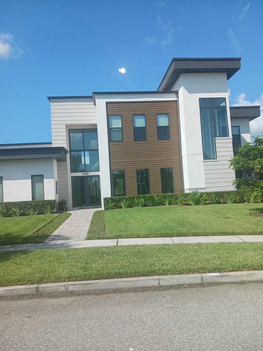 PerricoRey's tweet image. I want dis one 2 live in, da rest ima Airbnb out #NotLikeNobody #IMakeMoves #NotExcuses