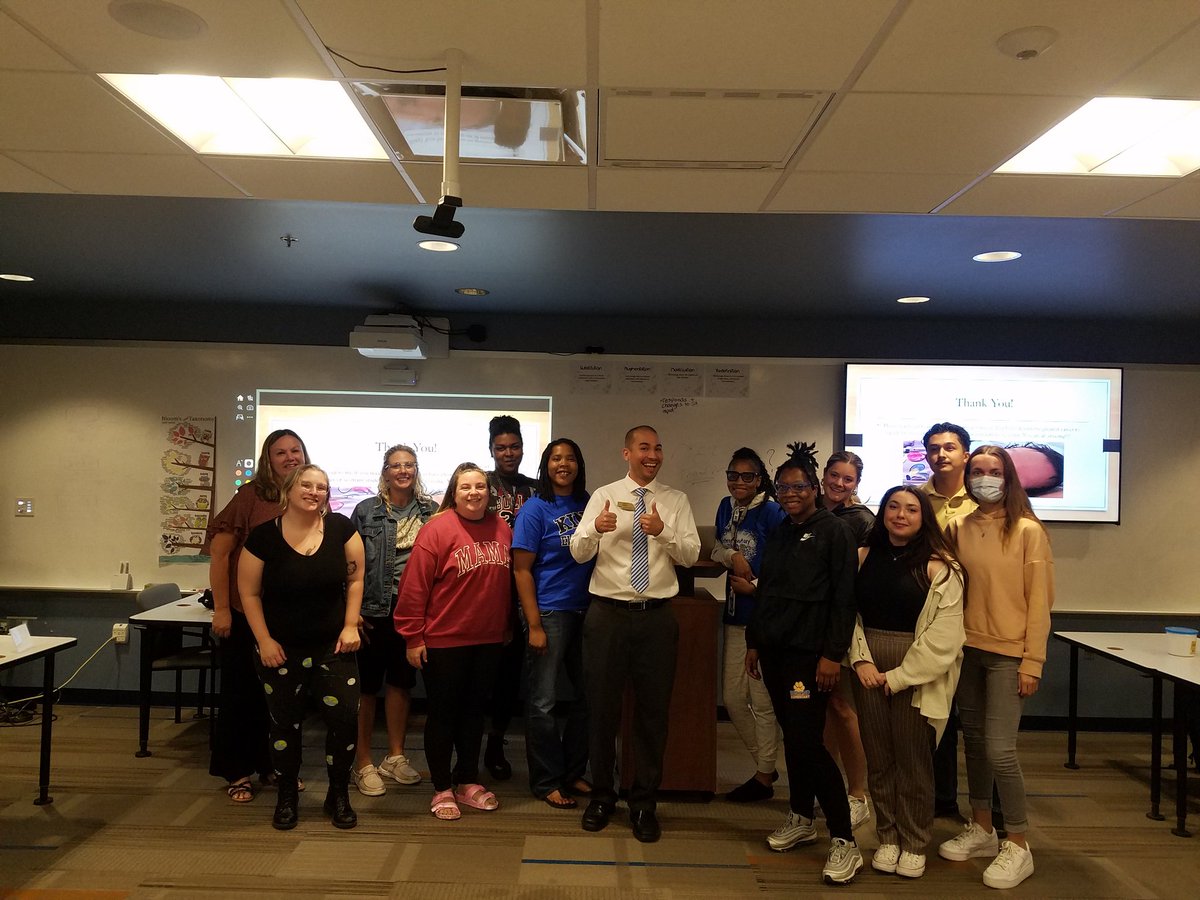 LanguagePerez's tweet photo. Thank you Midland University for allowing me to speak to your future educators tonight. Teaching our future teachers how to work with our ELLs is truly a passion of mine. https://t.co/1MvJ8SNmR4