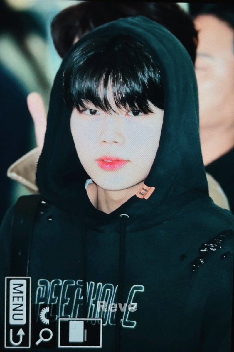 Reve_gw's tweet photo. 230921 안전비행🛫
#박건욱 #건욱 #제베원 #제로베이스원 
#ZB1 #ZEROBASEONE https://t.co/xY1EsSXsMJ