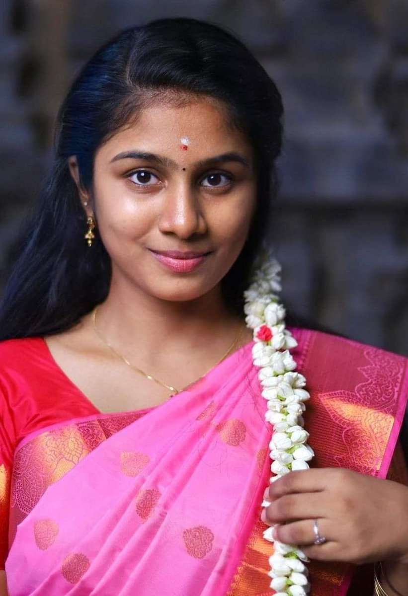 karuvachi_offcl's tweet photo. அடை மழையில் நனைவதும் ஆனந்தம் தானே...

பொழிவது நீயென்றால் 
என் கன்னத்தில் முத்தத்தால்...😍

#என்_உளறல் https://t.co/J2iQhooGSG