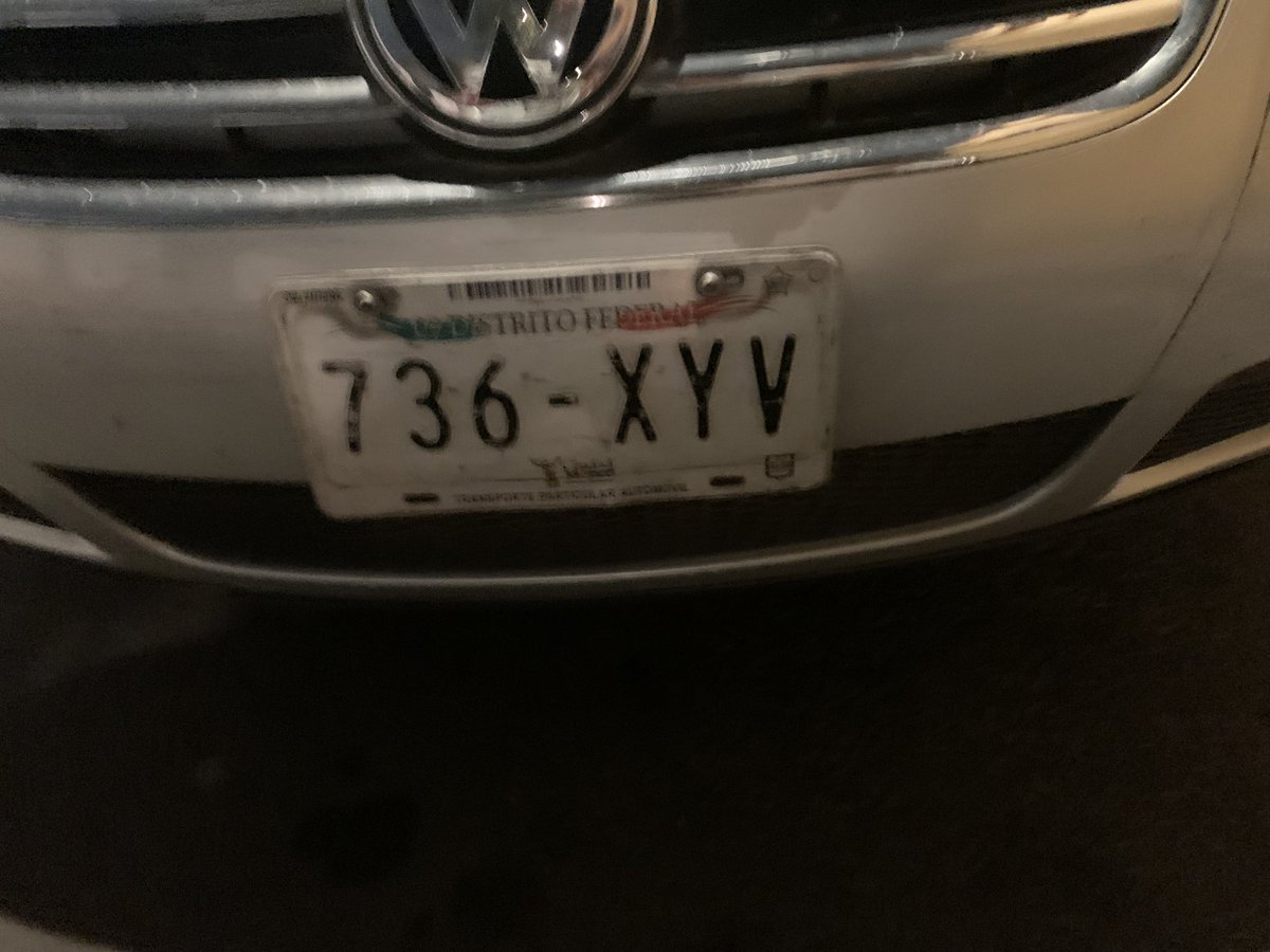 jmrm_77's tweet photo. @TlalpanAl @TlalpanVecinos @alfagonzalezm @OVIALCDMX @SSC_CDMX @UCS_GCDMX Solicito su apoyo, ya que hoy es el tercer día que está este vehículo obstruyendo parte de nuestra entrada, ni siquiera estacionarme al frente porque estorbo al vecino. ¿Qué puedo hacer? https://t.co/1wHlckEBQ3