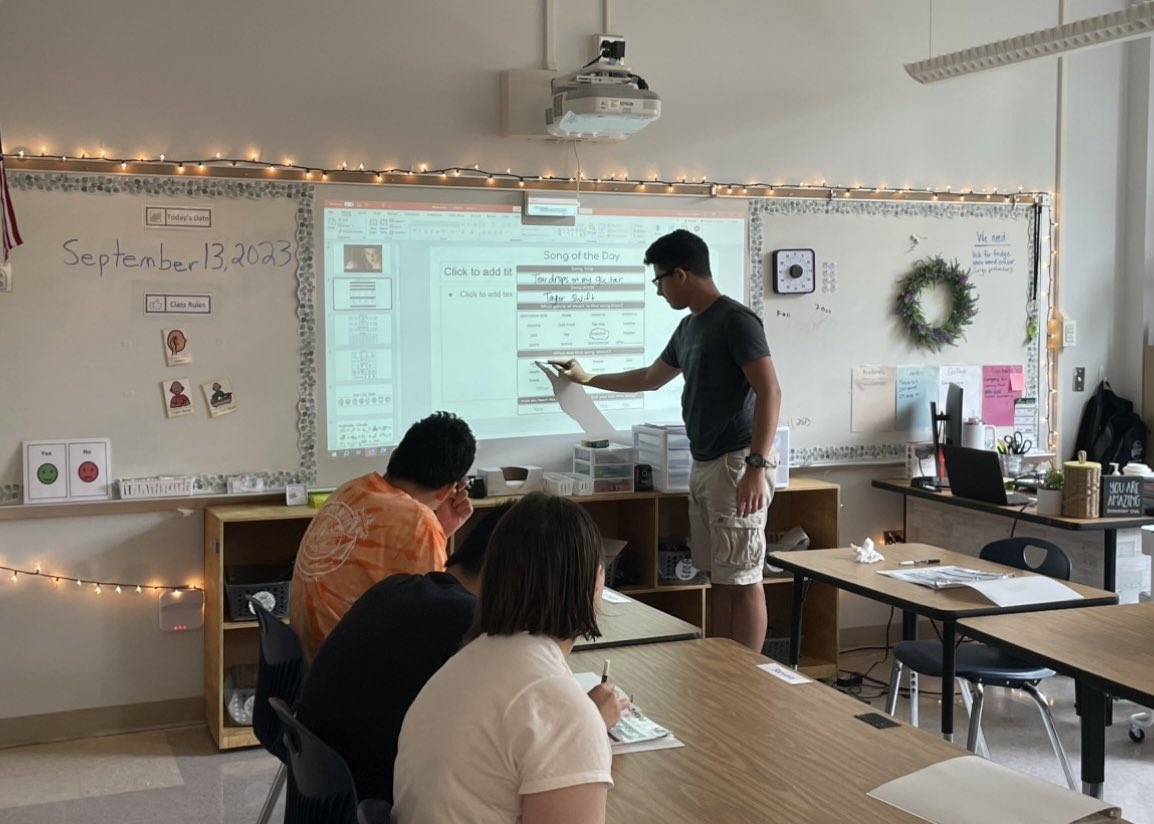 JessieLeyden's tweet image. Celebrating our program teachers &amp;amp; students:🥳Ms. Lauren Lopez encourages, &amp;amp; supports, her students to lead morning meeting at Milton HS! ✨#engagement #morningmeeting + I love her visuals, including her arrival/dismissal task analysis!🎉👏🏻#thepowerofvisuals @FCS_SEC @SherryCP3